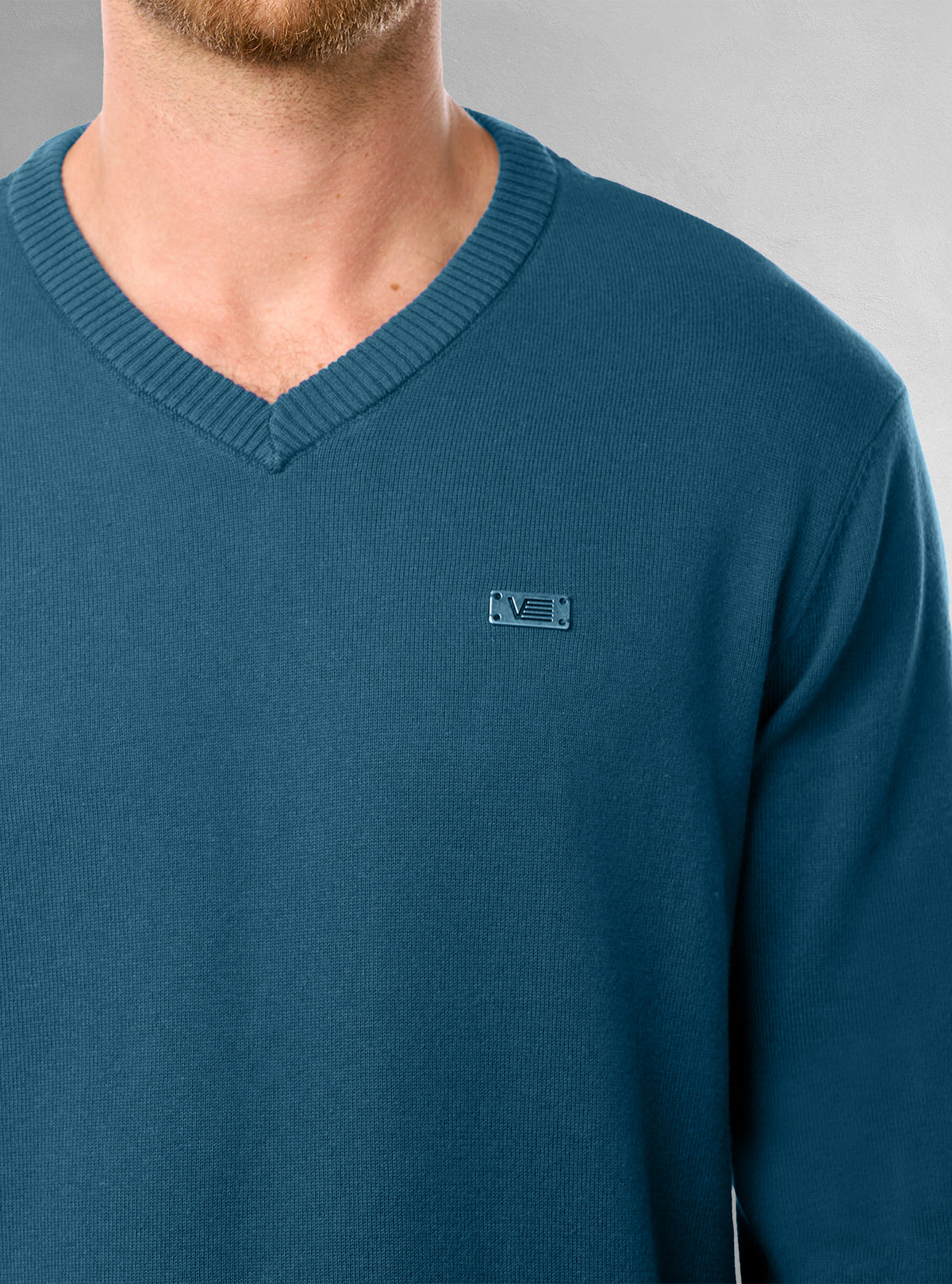Men's basic v-neck sweater