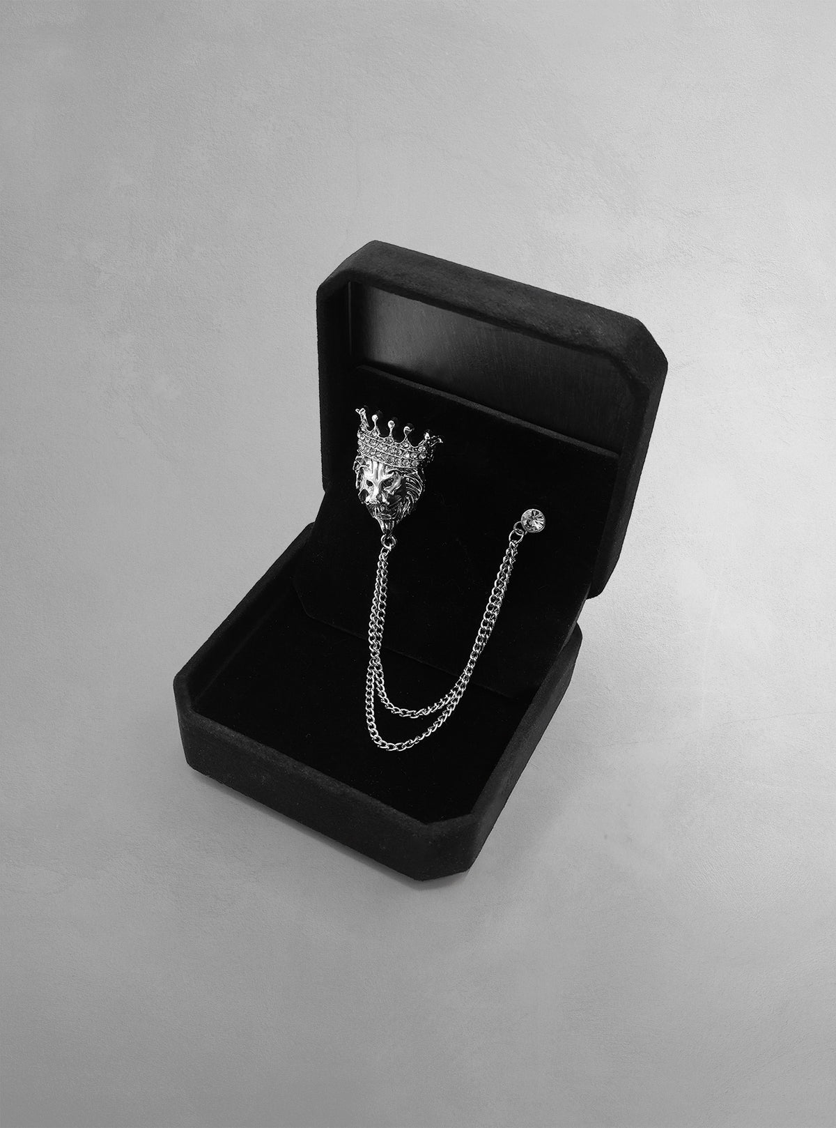 Men's lapel pin