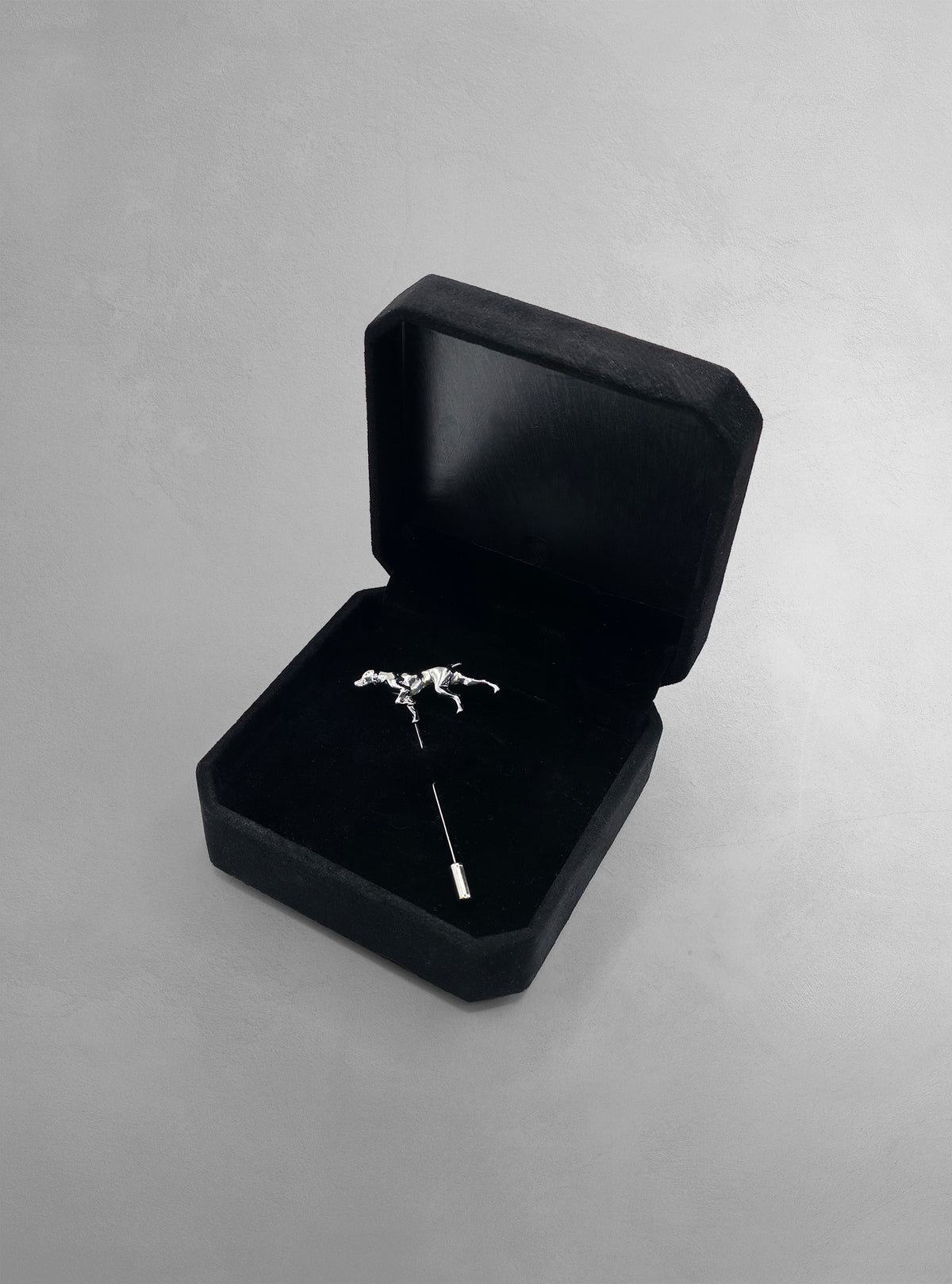Men's lapel pin